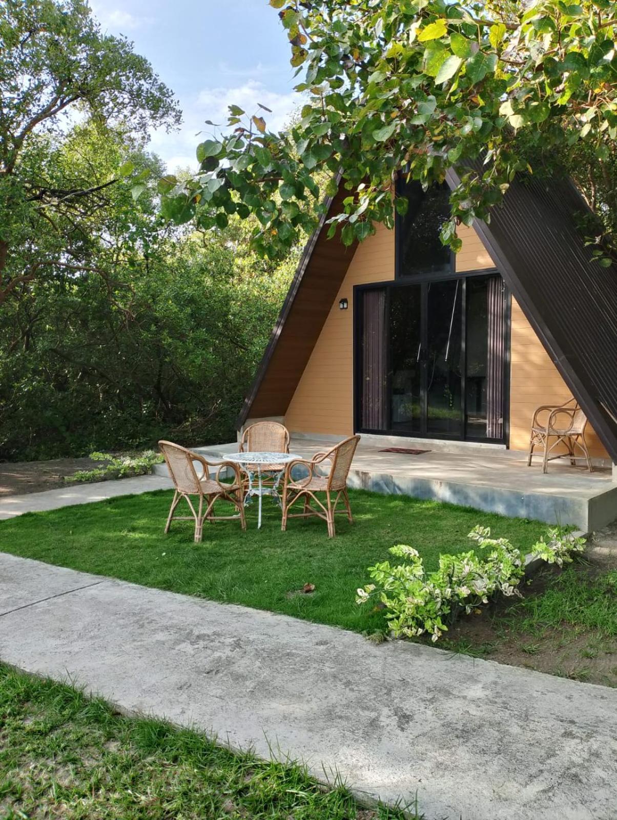 King'S Island Resort Negombo Exterior photo